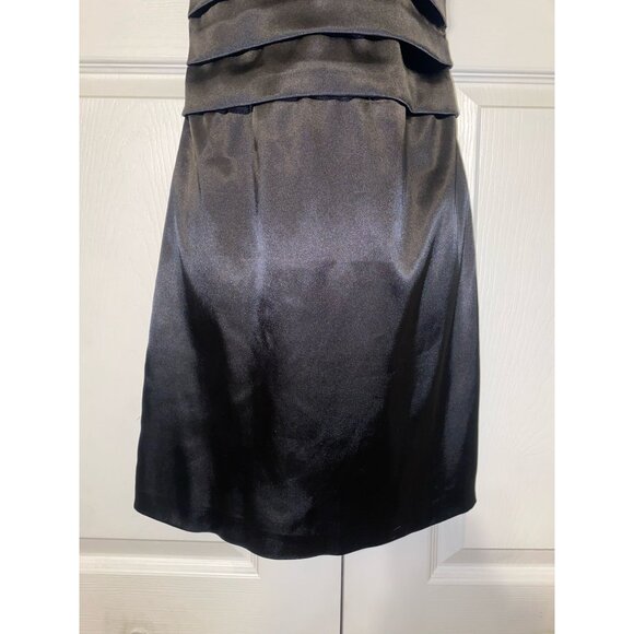 Black Satin Sleeveless Knee-Length Dress With Pleated Waist And Square Neckline - Picture 4 of 7